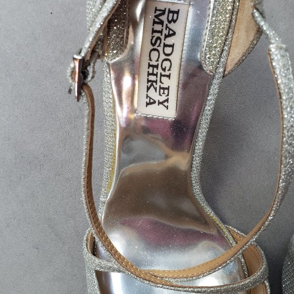 Badgley Mischka Silver sparkle Pump Size 8 - Picture 3 of 8